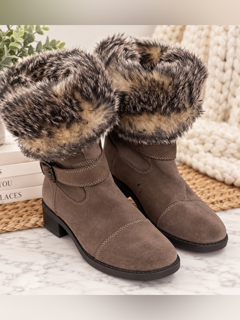 Cougar Winter Boots Suede Faux Fur Fold-Over Buckle Heel Franca Boots Size 7